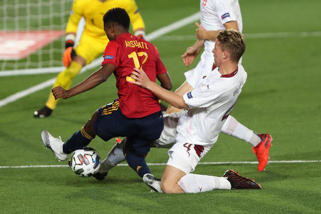 赵继伟19+7辽宁不敌同曦 周鹏20分深圳胜江苏